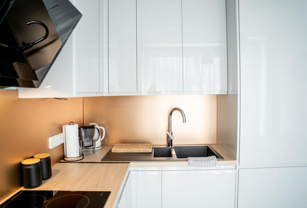 פרת' Luxurious Two Bedroom Apartment With Private Parking מראה חיצוני תמונה